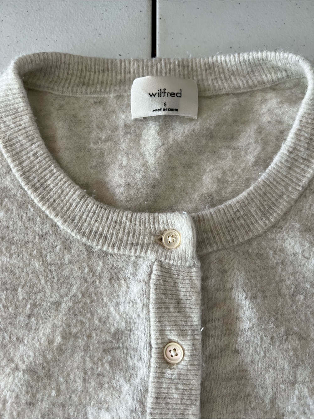Aritzia Wilfred Wool Cashmere Long Sleeve Button Crop Cardigan Oatmeal - Picture 6 of 12